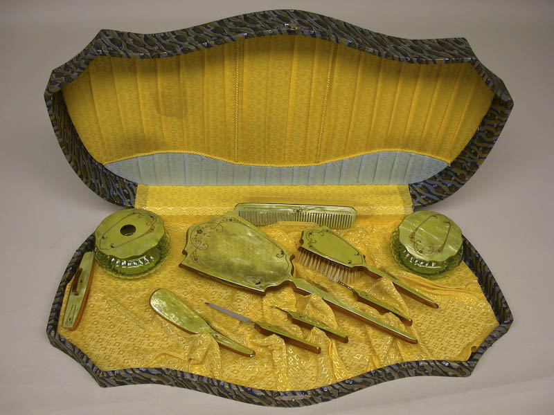 Presentation Dresser Set made up of combs and mirrors inside a velvet lined case.